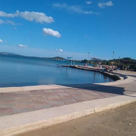 Ruzica アパート Dobropoljana